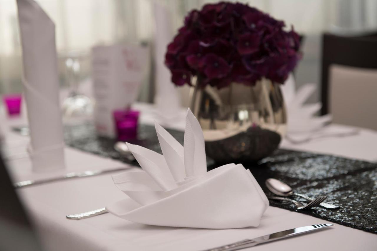 Rhoenblick Landhotel - Restaurant - Countrypub Petersberg  Екстер'єр фото