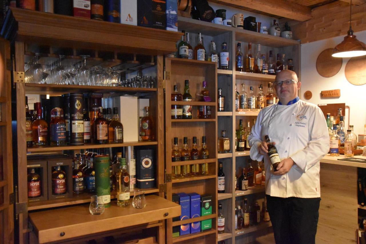 Rhoenblick Landhotel - Restaurant - Countrypub Petersberg  Екстер'єр фото